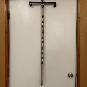 Mesh type medium size belt with turquoise and bone colored stones. Super cute!